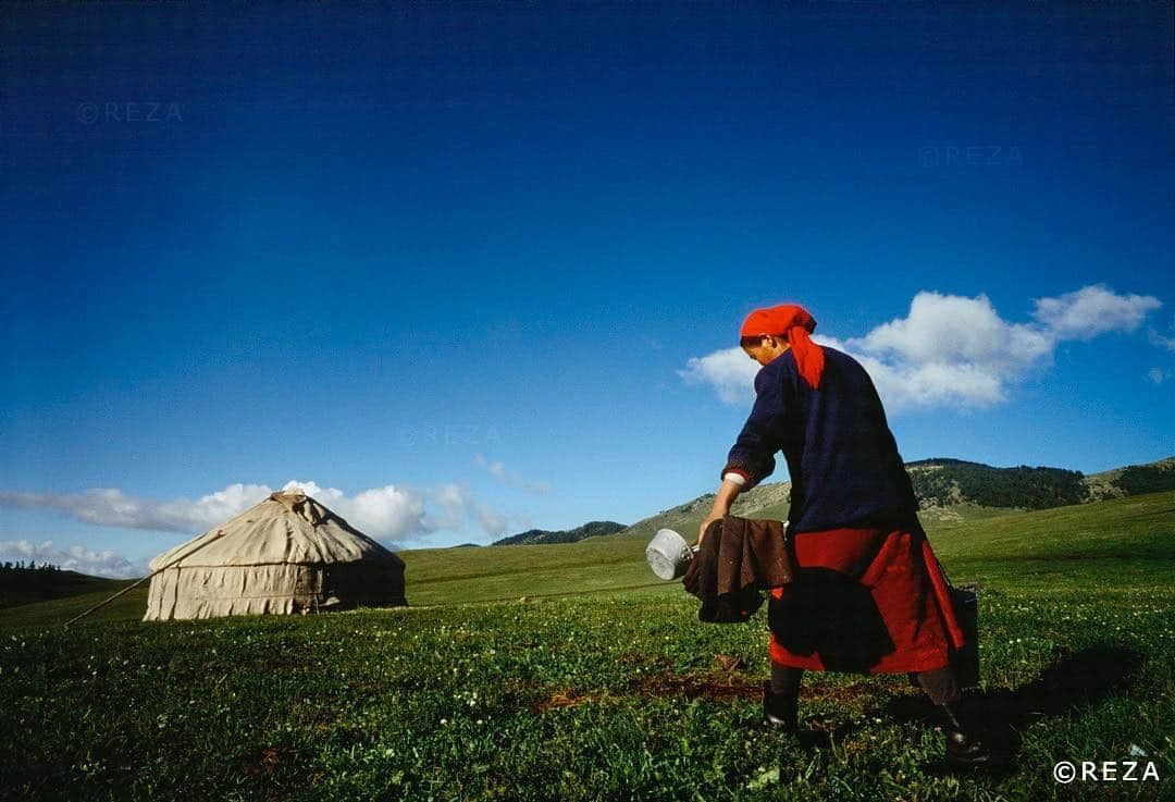 thephotosocietyさんのインスタグラム写真 - (thephotosocietyInstagram)「Photo by @rezaphotography #China, #Xinjiang (#EasternTurkestan) the Altai Mountains  I was on a few months assignment for National Geographic Magazine. It took years to get access to that very protected region of Xinjiang (Eastern Turkestan). I had the chance to meet Tadjik, Uyghurs, and Kazaks. The Altai Mountains is the birthplace of the Turkic tribes which, over the course of millennia, spread out towards the west. The last two centuries saw the two neighbouring great powers divide the vast steppes of Central Asia among them. Russia, over the course of its conquest of the southeast region, invaded Kazakhstan, Turkmenistan, Azerbaijan and Uzbekistan. China advanced to the west, annexing Eastern Turkestan, the land of the Uyghurs, along with other tribes. They named the region Xinjiang, which means “new frontiers. The Kazakhs, who live in the Altai mountains, pursue their transhumance, braving the will of the central government to make these nomads sedentary.  On the heights of Mount Altai, every single day a Kazakh woman brings a bucket of milk to the yurt where she lived with her family.  Published in "100 photos pour la liberté" in RSF album (Non-profit Organization Reporters Without Borders, 2008)  #woman #landscape #nature #tribe #mountain #red #blue #yurt #clouds #tradition #work #traditional #clan #nomad #womanday #womanday2016 #colours #photooftheday #photojournalism #reza #rezaphoto #rezadeghati #rezaphotography #rezaphotojournalist #webistan #رضادقتى #عكاس」3月31日 1時47分 - thephotosociety