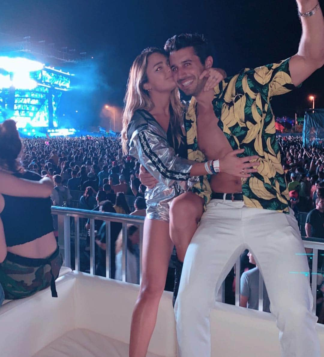 ヴェール・ゲンタさんのインスタグラム写真 - (ヴェール・ゲンタInstagram)「#ULTRA2019 what a timeeeee!! Epic night with my favorite people. Swipe through to see me really happy & excited @ultra 🕺🏼🍾 outfit: @lfthebrand」3月31日 1時49分 - valegenta