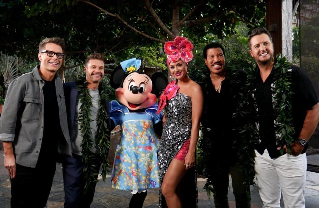 アメリカン・ブロードキャスティング・カンパニーのインスタグラム：「Aloha! 🌺 @AmericanIdol is heading to @DisneyAulani TOMORROW! 🙌 #AmericanIdol」