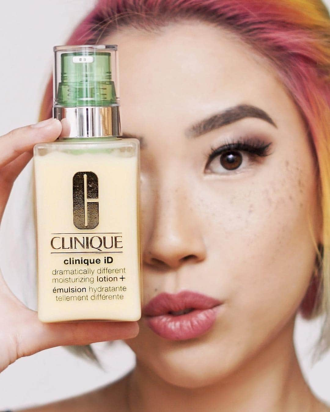 クリニークさんのインスタグラム写真 - (クリニークInstagram)「@ardentreverie found her Clinique iD, what's yours? 💚  #CliniqueiD combination featured: #DramaticallyDifferent Moisturizing Lotion+ with the Irritation cartridge.  #Clinique #beauty #skincare #parabenfree #fragrancefree #happyskin」3月31日 1時50分 - clinique