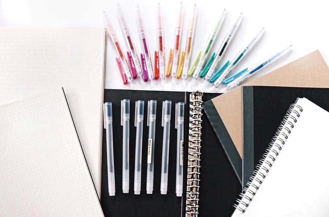 MUJI USAさんのインスタグラム写真 - (MUJI USAInstagram)「A variety of pens and notebooks for taking notes and color coding. Share your stationery essentials with us by tagging us @mujiusa! 📸: @studycollab #muji #mujiusa #stationery #essentials #bulletjournal」3月31日 2時01分 - mujiusa