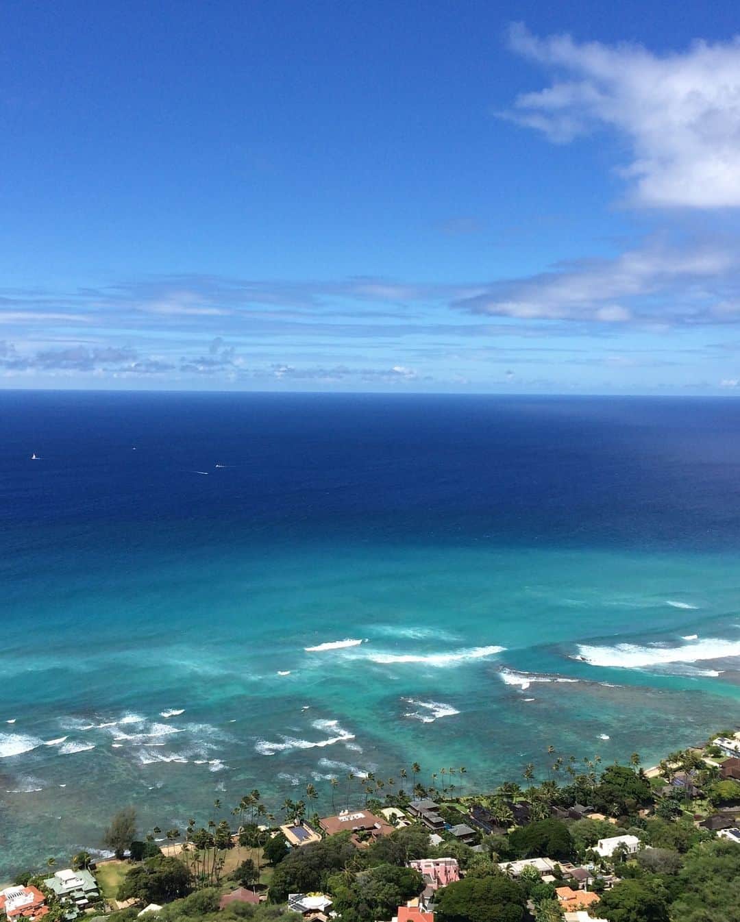 川口徹道さんのインスタグラム写真 - (川口徹道Instagram)「今年の夏ははしゃぐよ🌴  大好きなハワイ5年ぶりに決定🍹  ハワイ好きいましたら情報下さい🤙  #ハワイ #hawaii  #ハワイ好きな人と繋がりたい  #アロハ #オアフ島 #ダイヤモンドヘッド #旅行好きな人と繋がりたい #てつみち」3月30日 17時11分 - tetsumichi0609