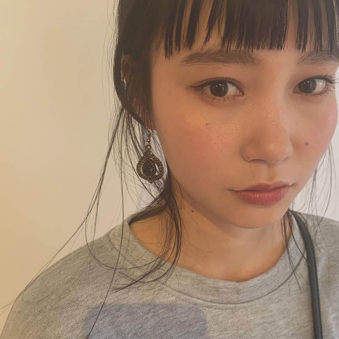 高橋有紀のインスタグラム：「前髪も切りました✂︎ すごい笑ってる亜美ちゃんかわいい☺️ @viskaviska  #osakana_yuki  #高橋亜美」