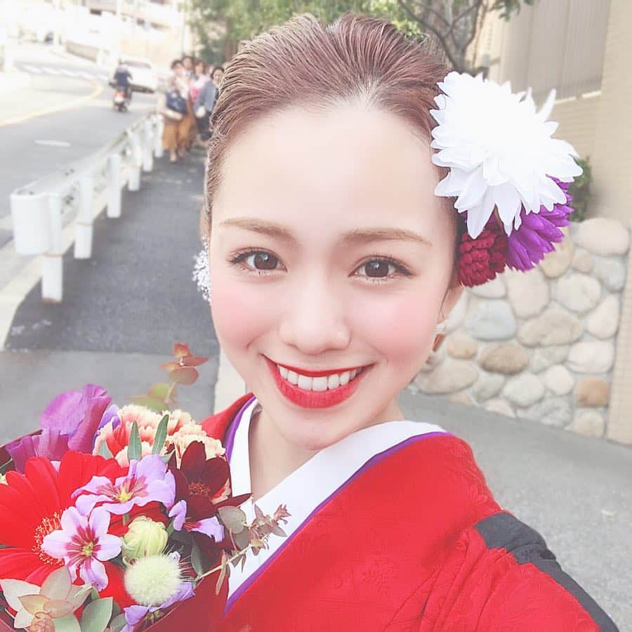 黒田真友香さんのインスタグラム写真 - (黒田真友香Instagram)「卒業式でがっつりフェイスラインが出る髪型をしたかったので、  東京に行った時に @speedkogao さんへ行って小顔矯正をしてもらってきてました🙆‍♀️◎ 全く痛くないのに気になってたムクミも取れて顎周りもスッキリ！  噛み癖とかからくる頬の高さがズレてる事も教えてもらって、気をつけないとなあ😭  私は新宿マルイ店に行きました◎  #speed小顔 #スピード小顔 #痛くない小顔矯正 #小顔矯正 #美容矯正 #銀座店オープン」3月30日 17時25分 - kurodamayukaxx