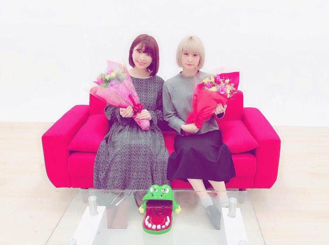 吉田有里のインスタグラム：「#ゆゆらじ 最終回の配信がスタートしております。 みなさま、もう見てくださったでしょうか！！ 沢山のメールにジーンとしたり、あいも変わらずギャーギャーしたり、 そしてやはり、私はゆゆらじにおいてそんな運命にあったんだなぁと、改めて思ったり🧸 笑いあり涙(？)あり、伝説の最終回になったのではないかと思っております。 …配信見たら、OPもイラストも全部全部、 愛が凄くて泣いちゃったよ〜〜…。 いつか、そのうち、ではなく 是非今！この瞬間を共に味わってほしい！ 何卒よろしくお願いします。 #ゆゆらじ #内山夕実 さん #吉田有里 #工画堂スタジオ」