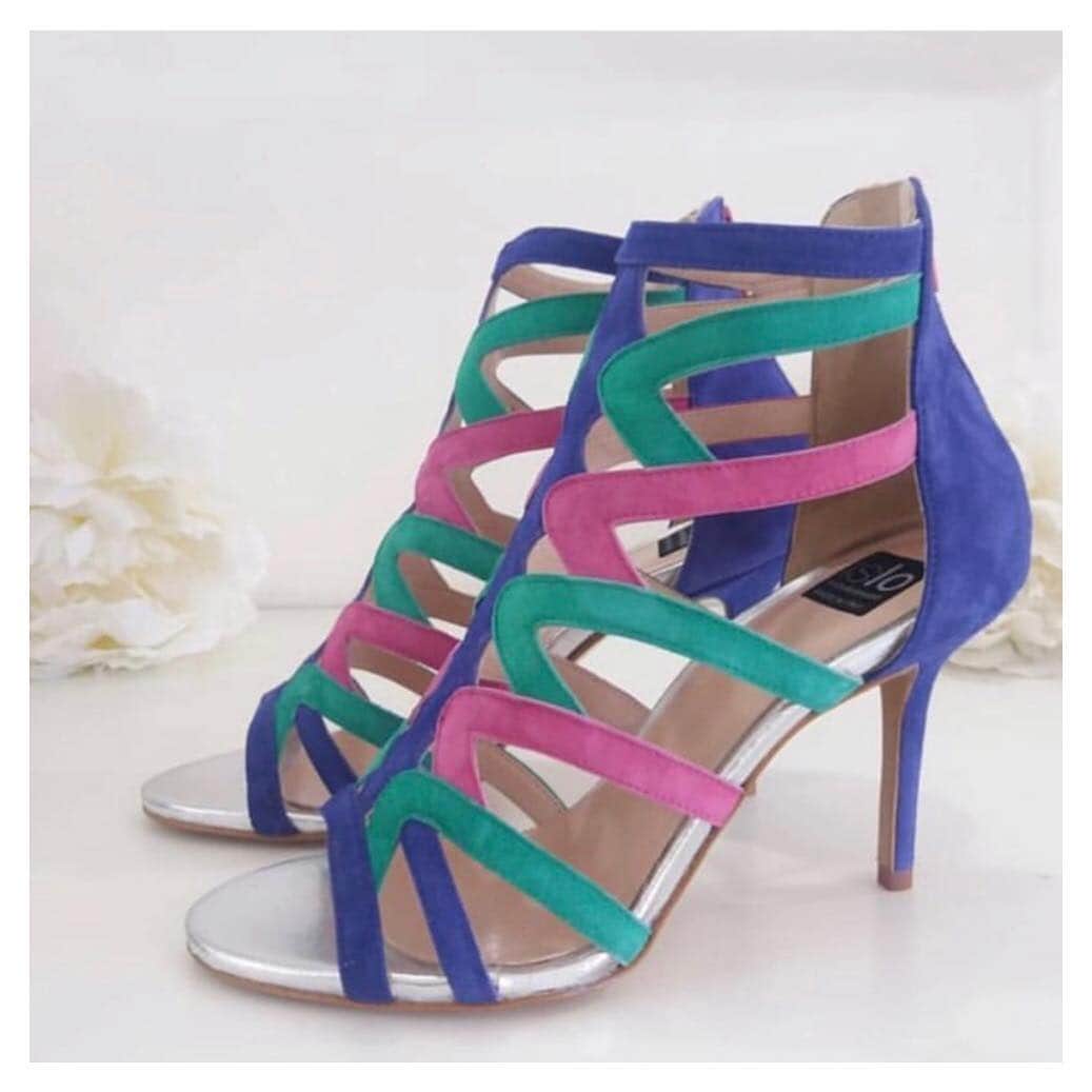 イズロさんのインスタグラム写真 - (イズロInstagram)「#islo #isloisabellalorusso #isloshoes #shoes #sandals #sandali #heels #tacchi #highheels #suede #details #gioiello #jewel #multicol #color #springsummer #vogliadicolore #shoesoftheday #shop #shopping #negozio #rivenditore #fashion #style #shoponline #shoppingonline #madeinitaly #staytuned」3月30日 17時38分 - islo_isabellalorusso