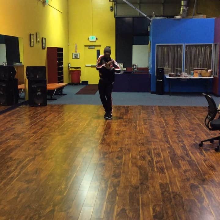 のインスタグラム：「Finished my workout ... just cooling down and Thanking God for 57 years !!!! 🎁 🎂 not once has he ever let me down. Thank You Jesus !!!! 🕺🏿🕺🏿🕺🏿🕺🏿🕺🏿🕺🏿」