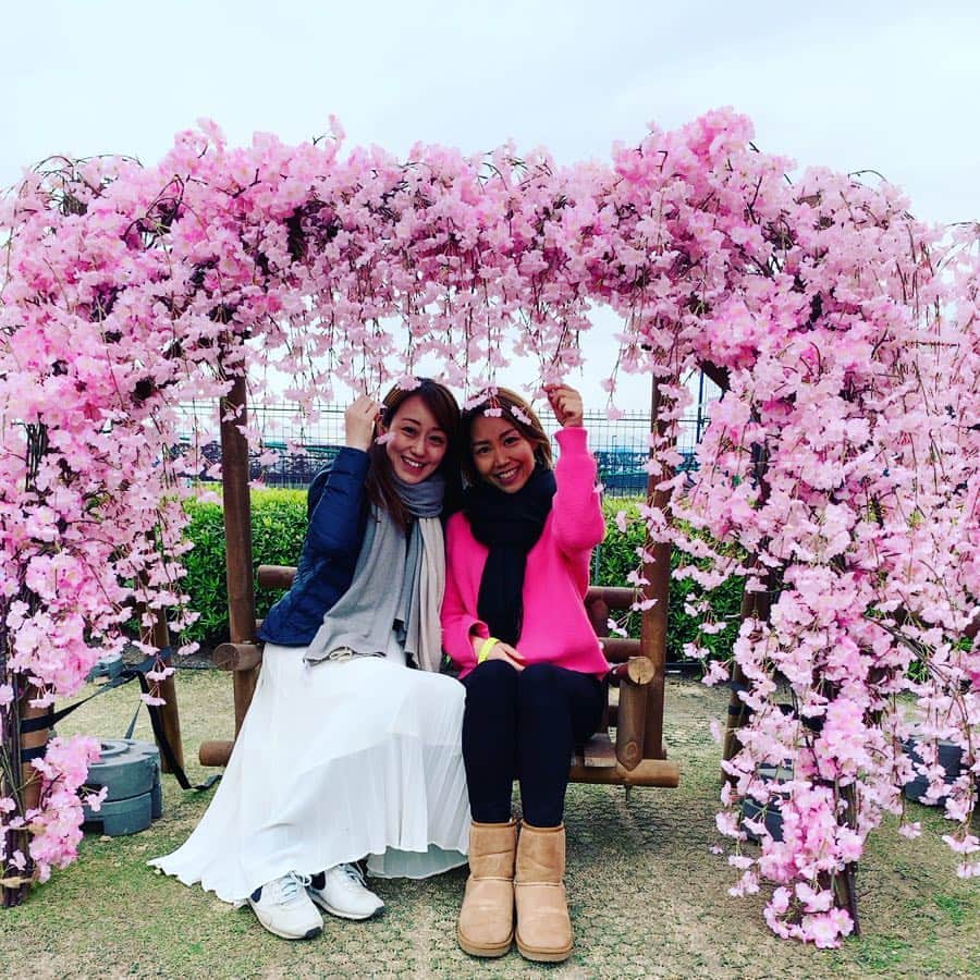 坂田陽子さんのインスタグラム写真 - (坂田陽子Instagram)「お花見シーズンなのに、 屋上BBQ😂 ・ 映えスポットで少しでもお花見気分満喫。 ・ それにしても今日は寒かった💦 ・ ・ そして！ 人生で初めて‼️ 同性同名の「坂田陽子」ちゃんに会えた日😆‼️しかも地元一緒‼️笑 ・ ・ #都会の農園バーベキューテラス  #屋上bbq #手ぶらbbq #bbq #大人bbq #素材命 #焼き手命 #bbq侍」3月30日 17時52分 - yokosakata