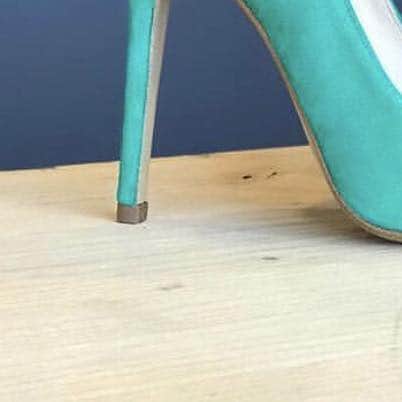 イズロさんのインスタグラム写真 - (イズロInstagram)「#islo #isloisabellalorusso #isloshoes #shoes #pumps #heels #tacchi #highheels #suede #fashion #style #alabama #shoponline #shoppingonline #madeinitaly #staytuned」3月30日 17時52分 - islo_isabellalorusso