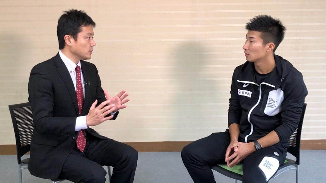 本野大輔のインスタグラム：「陸上100m、200mの桐生祥秀選手にインタビューしてきました。  日本人として初の100m、9秒台を出し、リオオリンピックではリレーで銀メダルを獲得。 東京オリンピックでの活躍が期待されているトップアスリートです。  インタビューでは気さくな滋賀県出身の関西人の一面も。練習は生で見ると迫力が凄いです！ 朝の情報番組、すまたんで、近日放送です。  余談ですが、私は昨日が阪神開幕戦の中継で矢野監督の初勝利インタビューを担当。 今日が関東での桐生選手のインタビューでした。 日本を代表する方に話を直接伺えて幸せです。 緊張感もありつつ充実してます！  #陸上 #オリンピック #東京オリンピック #桐生祥秀 #本野大輔 #日本人初 #9秒台 #メダル #インタビュー #すまたん #zip」