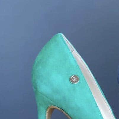 イズロさんのインスタグラム写真 - (イズロInstagram)「#islo #isloisabellalorusso #isloshoes #shoes #pumps #heels #tacchi #highheels #suede #fashion #style #alabama #shoponline #shoppingonline #madeinitaly #staytuned」3月30日 17時53分 - islo_isabellalorusso