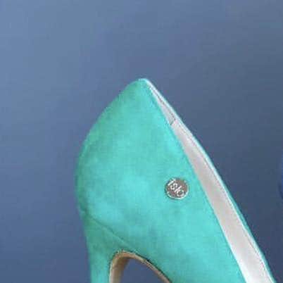 のインスタグラム：「#islo #isloisabellalorusso #isloshoes #shoes #pumps #heels #tacchi #highheels #suede #fashion #style #alabama #shoponline #shoppingonline #madeinitaly #staytuned」