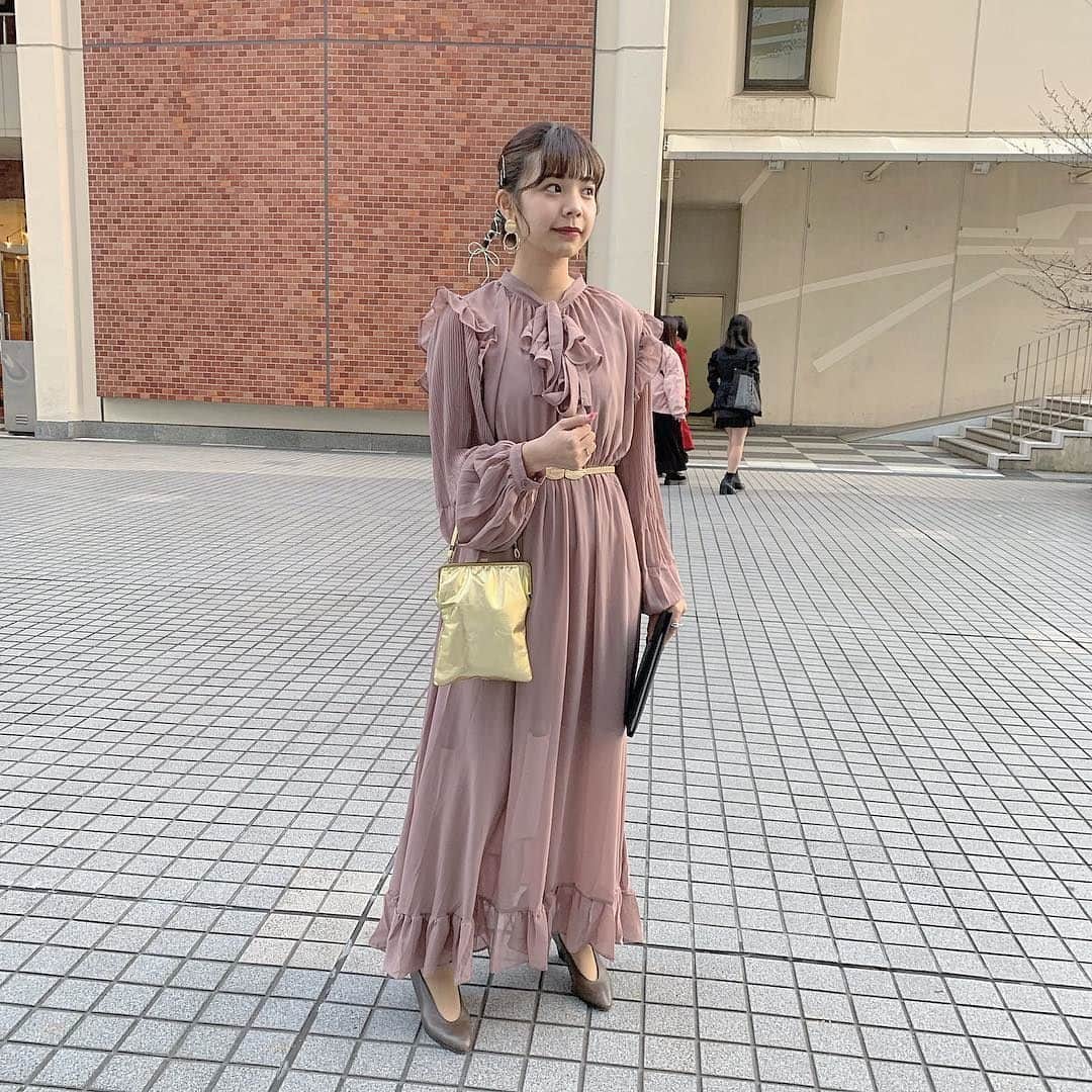 RiLiさんのインスタグラム写真 - (RiLiInstagram)「. 毎週土曜日のトピックスは フォロワーさん参加企画🎉 今回のテーマは「 #ワンピース」 応募写真の中から、素敵な作品を一部ご紹介するよ🎀 . . 次回の募集テーマは ストーリーハイライトを見てね:👀 . 気になるトレンドを毎日更新💖 知りたい情報やタレコミがあったらコメントでリクエストしてね！ ． ❣ ❣ ❣ ❣ ❣ サイトやSNSで掲載させていただくお写真募集中😘📸 かわいいコーデやアイテム、注目スポットなどが撮れたら、@rili.tokyo  をタグ付けて投稿❗ ． Special Thanks💋 Photo by @9ichan_ @tam_happy_ @iamhiroka @ss31on @_oohmayu94_ @tomomomomomomomo0202 @kaa_oo.02 @angel_pinkdoll @honey_pink_ @y_s04 ． #春 #春コーデ #ワンピース #ロングワンピース #花柄ワンピ #白ワンピ #レースワンピ #シミラールック #シミラーコーデ #ドットワンピ  #シフォンワンピ #古着コーデ #韓国ファッション #おしゃれさんと繋がりたい #お洒落さんと繋がりたい #古着好きな人と繋がりたい #韓国好きな人と繋がりたい #ファッション」3月30日 18時00分 - rili.tokyo