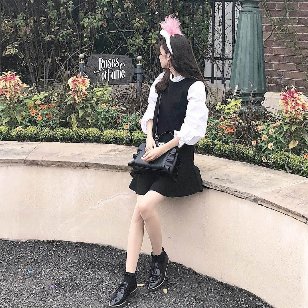 RiLiさんのインスタグラム写真 - (RiLiInstagram)「. 毎週土曜日のトピックスは フォロワーさん参加企画🎉 今回のテーマは「 #ワンピース」 応募写真の中から、素敵な作品を一部ご紹介するよ🎀 . . 次回の募集テーマは ストーリーハイライトを見てね:👀 . 気になるトレンドを毎日更新💖 知りたい情報やタレコミがあったらコメントでリクエストしてね！ ． ❣ ❣ ❣ ❣ ❣ サイトやSNSで掲載させていただくお写真募集中😘📸 かわいいコーデやアイテム、注目スポットなどが撮れたら、@rili.tokyo  をタグ付けて投稿❗ ． Special Thanks💋 Photo by @9ichan_ @tam_happy_ @iamhiroka @ss31on @_oohmayu94_ @tomomomomomomomo0202 @kaa_oo.02 @angel_pinkdoll @honey_pink_ @y_s04 ． #春 #春コーデ #ワンピース #ロングワンピース #花柄ワンピ #白ワンピ #レースワンピ #シミラールック #シミラーコーデ #ドットワンピ  #シフォンワンピ #古着コーデ #韓国ファッション #おしゃれさんと繋がりたい #お洒落さんと繋がりたい #古着好きな人と繋がりたい #韓国好きな人と繋がりたい #ファッション」3月30日 18時00分 - rili.tokyo