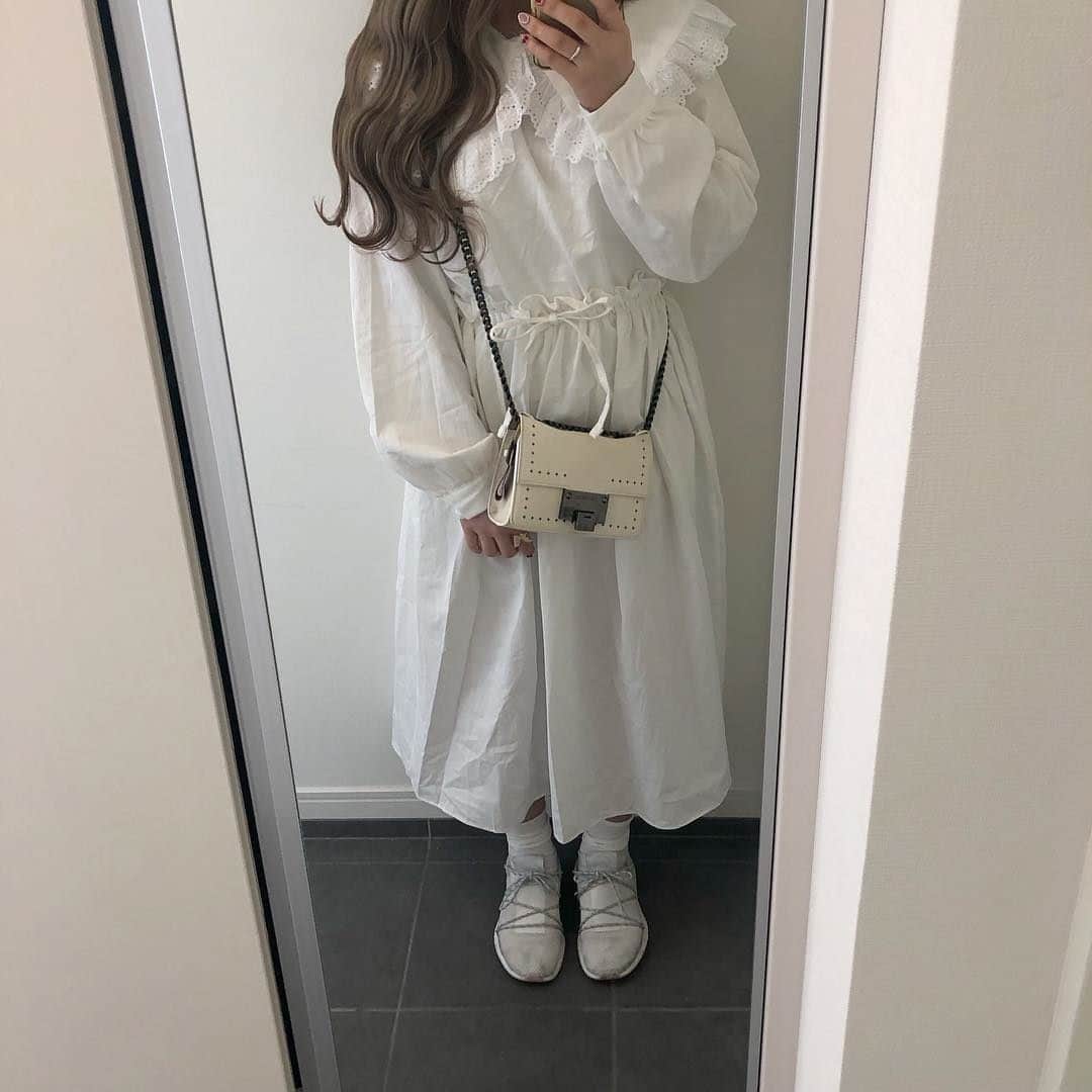RiLiさんのインスタグラム写真 - (RiLiInstagram)「. 毎週土曜日のトピックスは フォロワーさん参加企画🎉 今回のテーマは「 #ワンピース」 応募写真の中から、素敵な作品を一部ご紹介するよ🎀 . . 次回の募集テーマは ストーリーハイライトを見てね:👀 . 気になるトレンドを毎日更新💖 知りたい情報やタレコミがあったらコメントでリクエストしてね！ ． ❣ ❣ ❣ ❣ ❣ サイトやSNSで掲載させていただくお写真募集中😘📸 かわいいコーデやアイテム、注目スポットなどが撮れたら、@rili.tokyo  をタグ付けて投稿❗ ． Special Thanks💋 Photo by @9ichan_ @tam_happy_ @iamhiroka @ss31on @_oohmayu94_ @tomomomomomomomo0202 @kaa_oo.02 @angel_pinkdoll @honey_pink_ @y_s04 ． #春 #春コーデ #ワンピース #ロングワンピース #花柄ワンピ #白ワンピ #レースワンピ #シミラールック #シミラーコーデ #ドットワンピ  #シフォンワンピ #古着コーデ #韓国ファッション #おしゃれさんと繋がりたい #お洒落さんと繋がりたい #古着好きな人と繋がりたい #韓国好きな人と繋がりたい #ファッション」3月30日 18時00分 - rili.tokyo