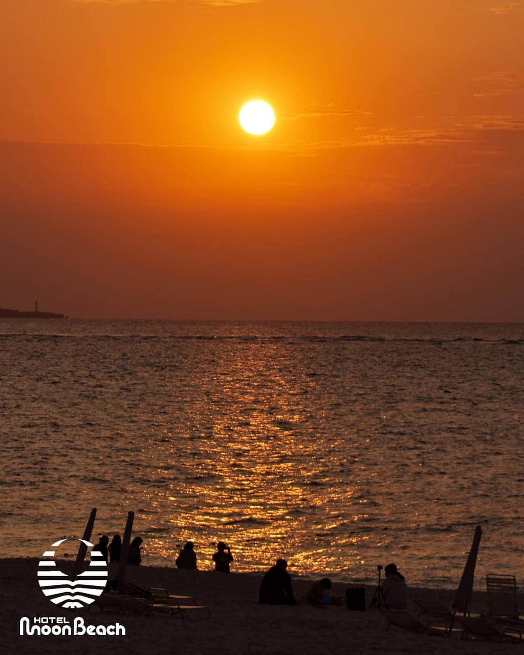 ホテルムーンビーチさんのインスタグラム写真 - (ホテルムーンビーチInstagram)「ビーチサンセット Beach Sunset 16Mar2019 #沖縄 #okinawa #沖縄旅行 #恩納村 #beach #pool #beachlife #海 #bestvacations #beachbum #beaches #beachtime #ビーチ #プール #infinitypool #sunsets #sunsetlovers #sunset_pics #夕焼け #夕陽 #東京カメラ部 #teamcanon #photogenic #art_of_japan_ #phos_japan #light_nicon #こころから #moonbeach #docomomo」3月30日 18時07分 - themoonbeachmuseumresort