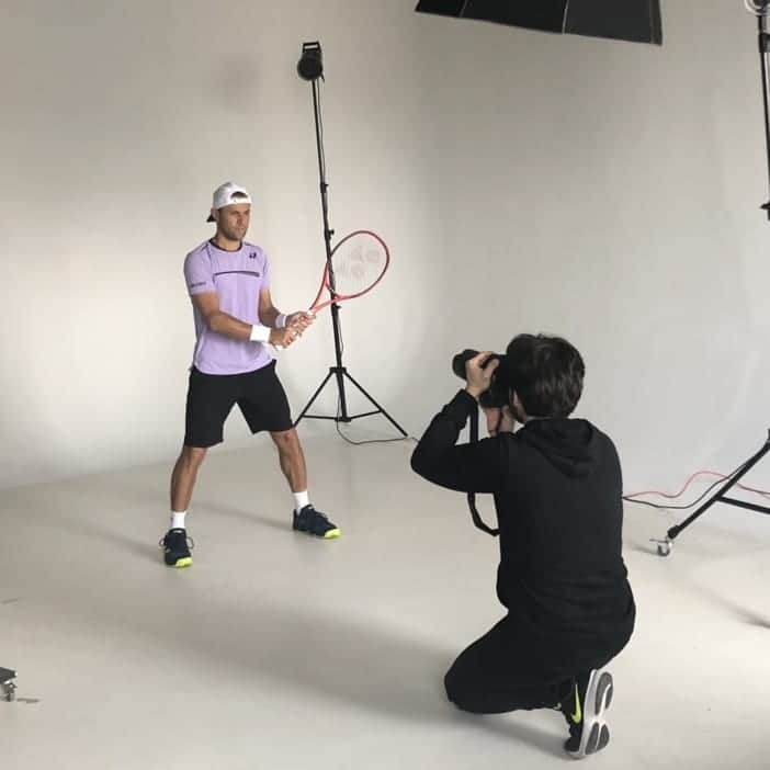 ラドゥ・アルボットさんのインスタグラム写真 - (ラドゥ・アルボットInstagram)「Tennis players can pose too! 📸  #photosession #camera #tennis #purple #yonex #fun #smile」3月30日 18時14分 - radu.albot11