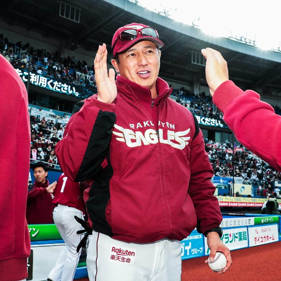 東北楽天ゴールデンイーグルスさんのインスタグラム写真 - (東北楽天ゴールデンイーグルスInstagram)「⚾️ ⚾️M 3-9 E⚾️ 今シーズン初勝利とともに平石監督初勝利✨✨✨ 先発の美馬選手が5回3失点で1勝目👏🏼 決勝打はオコエ選手の逆転1号3ラン‼️‼️‼️ #rakuteneagles #RESTART #日本一の東北へ #平石洋介監督  #オコエ瑠偉」3月30日 18時17分 - rakuten_eagles