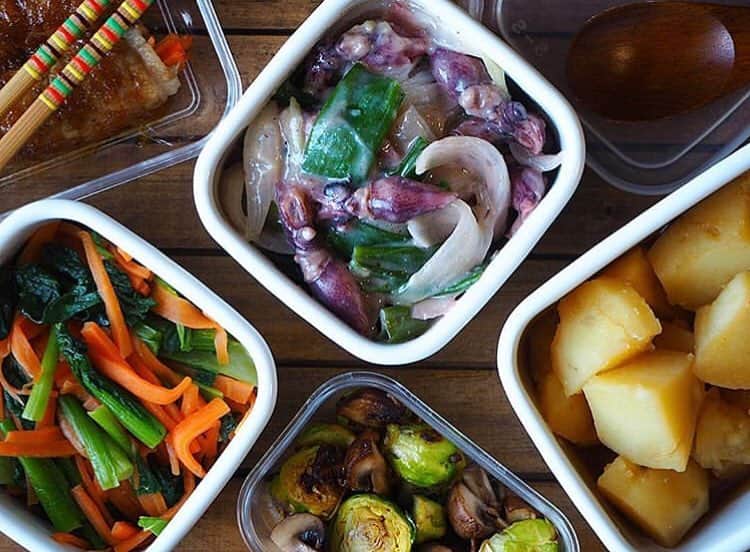 Locariのインスタグラム：「【今日のごはんにもう一品♡彩り豊かなお野菜の作り置きで食卓を華やかに】 photo by @asanyan617 さん . . #坂ノ途中#野菜#vegetable#夜ごはん #夕飯 #dinner  #おうちごはん #うちごはん #グルメ #ごはん #ランチ #食卓 #料理 #グルメ #手料理 #ワンプレート #クッキング #献立 #作り置き #今日のごはん #おうちカフェ #スイーツ #デザート #ケーキ #おやつ #暮らしを楽しむ #豊かな食卓 #クッキングラム #カフェスタグラム #おうちごはんlove#ワンプレート#おうちカフェ」