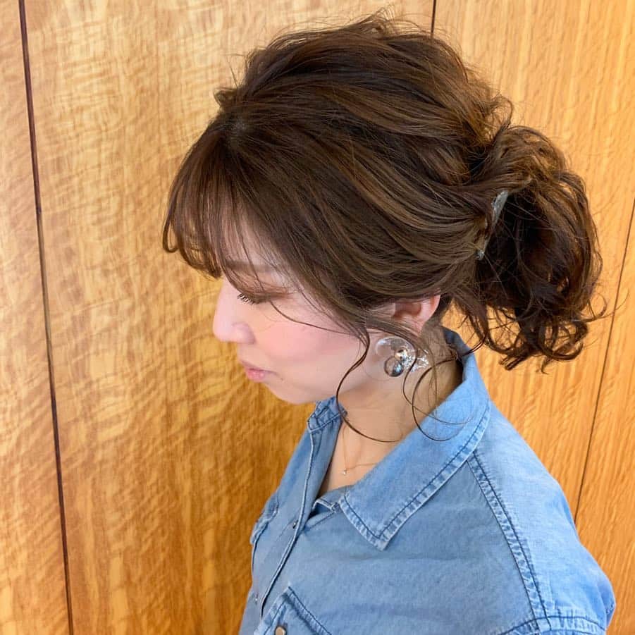 YU-U（工藤由布）さんのインスタグラム写真 - (YU-U（工藤由布）Instagram)「♡party hair♡ 先週はシニヨンにしたから今日は華やかポニーで☻ 毎週会えて幸せだった〜💕 ・・・ #ヘアアレンジ #uアレンジ #華やかポニー #結婚式 #パーティーアレンジ #お呼ばれヘア #wedding #weddinghair #partyhair #bridalhair」3月30日 18時26分 - nyan22u22nyan