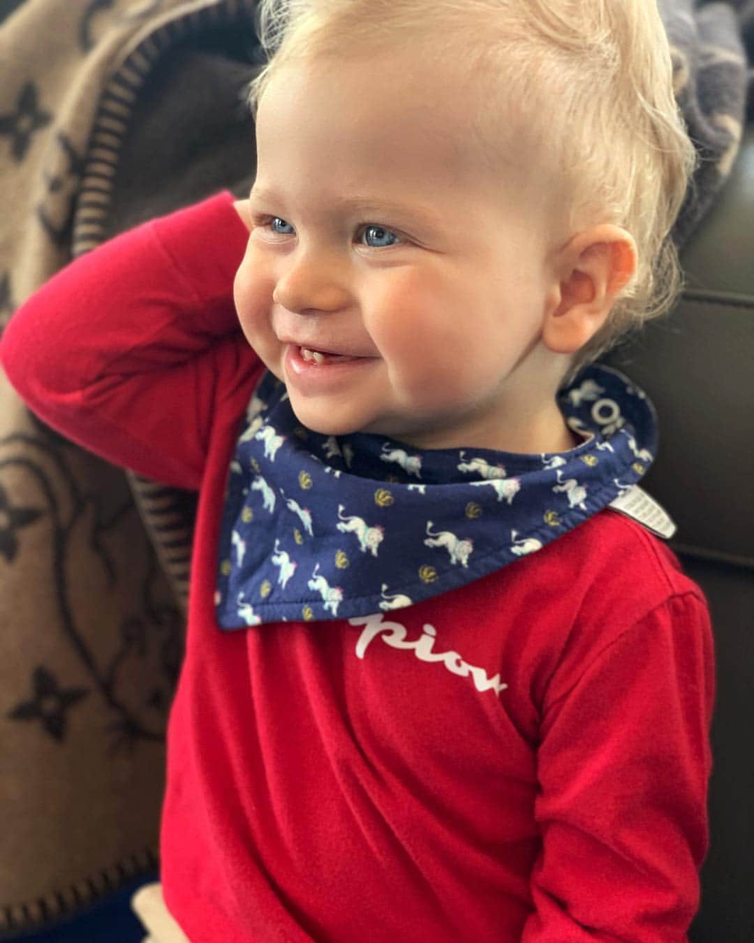 キアラ・フェラーニさんのインスタグラム写真 - (キアラ・フェラーニInstagram)「Saturday morning: Leo watching Teletubbies 🥰 Die for his cheeks and eyes」3月30日 18時47分 - chiaraferragni