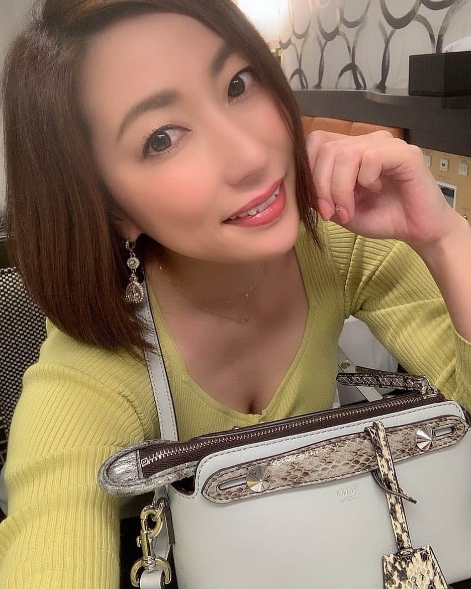 のインスタグラム：「仙台めっちゃ雪！！ 行ってきまーす( ^ω^ ) #仙台 #シュンガ #キャバクラ」