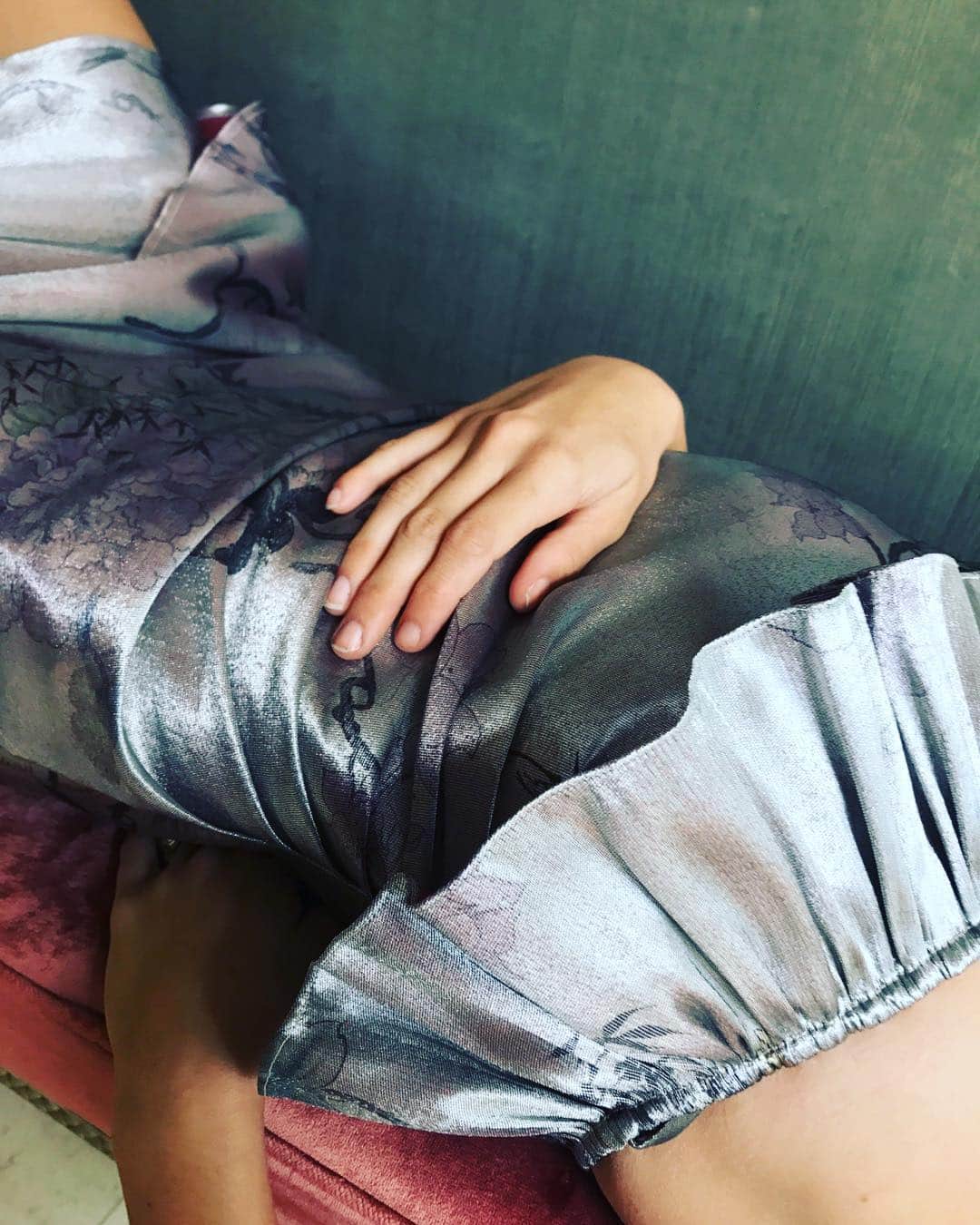 ココリボンさんのインスタグラム写真 - (ココリボンInstagram)「Saturday night Silver • This dress coming 🔜 • #BTS 📸 by @__theimperfects__  #Cocoribbon #bohemeluxe #luxe #luxefabric #silk #timeless #prints #chinoiserie #chinois #fashion #boutique #blouse #dress #shop #love #instastyle #london #sydney #ruffles #silver #metallics #colour #welltravelled #chic #dress #limitededition #partydress #photography #comingsoon」3月30日 18時58分 - cocoribbon_official