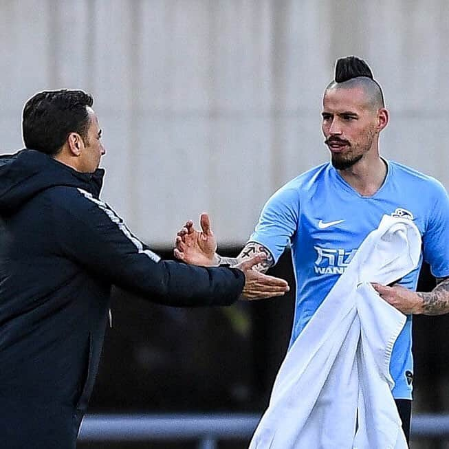 ファビオ・カンナヴァーロさんのインスタグラム写真 - (ファビオ・カンナヴァーロInstagram)「Dalian Yifang vs Guangzhou Evergrande 0-1 #guangzhou #evergrande #dalian #china #CSL #2019 #CSL2019 #superleague  #nevergiveup (staff)」3月30日 19時11分 - fabiocannavaroofficial