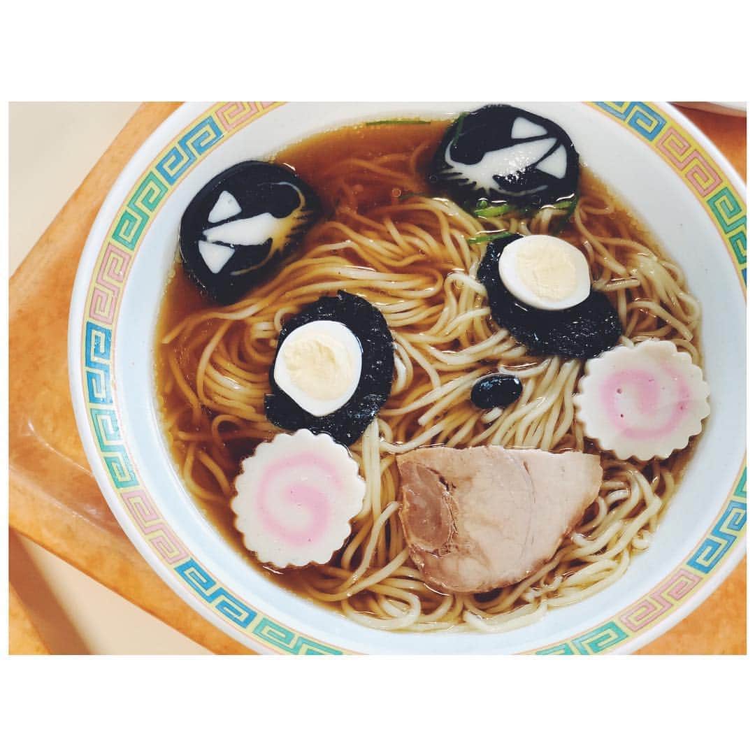 吉川まあこさんのインスタグラム写真 - (吉川まあこInstagram)「✴︎ 懐かしい神戸の景色を見ながらの観覧車🎡 ・ #王子動物園 へ🐼 ・ 桜ちょい咲きだったけどお花見もできました🌸 ・ 動物たちはほどほど がっつり遊園地の方で遊びました🎠 ・ post4 お昼に食べた#パンダラーメン ちょっとのびてたけど美味しかった🍜 ・ ・ #kobe #神戸#春休み #遊園地#動物園」3月30日 19時11分 - maako_hinahina