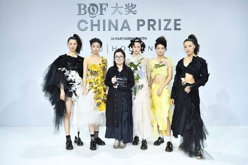 ヴィクトリアベッカムさんのインスタグラム写真 - (ヴィクトリアベッカムInstagram)「So honoured to have been part of the #BOFChinaPrize. Congratulations to @carolineqiqi and all the finalists! Thank u @BOF @imranamed X Kisses VB」3月30日 19時08分 - victoriabeckham