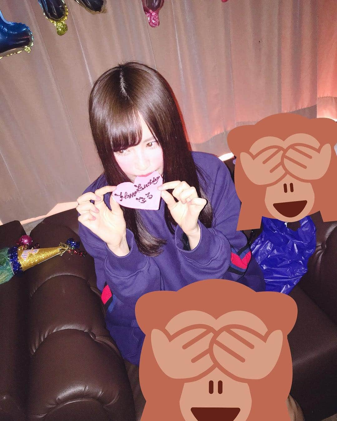 古賀成美さんのインスタグラム写真 - (古賀成美Instagram)「. 21歳になりました！ . . 21歳の古賀成美もどうぞよろしくお願いします！！！ . . 21歳になる時は、三田、けいちゃん、みる、れなさん、三浦、がお祝いしてくれました😭♥️ . . うれしかったーー！！！ だーいすき😭♥️ . . #21歳 #お誕生日 #嬉しいケーキ #ありがとう #幸せ #古賀成美生誕祭」3月30日 19時33分 - narunaru_330