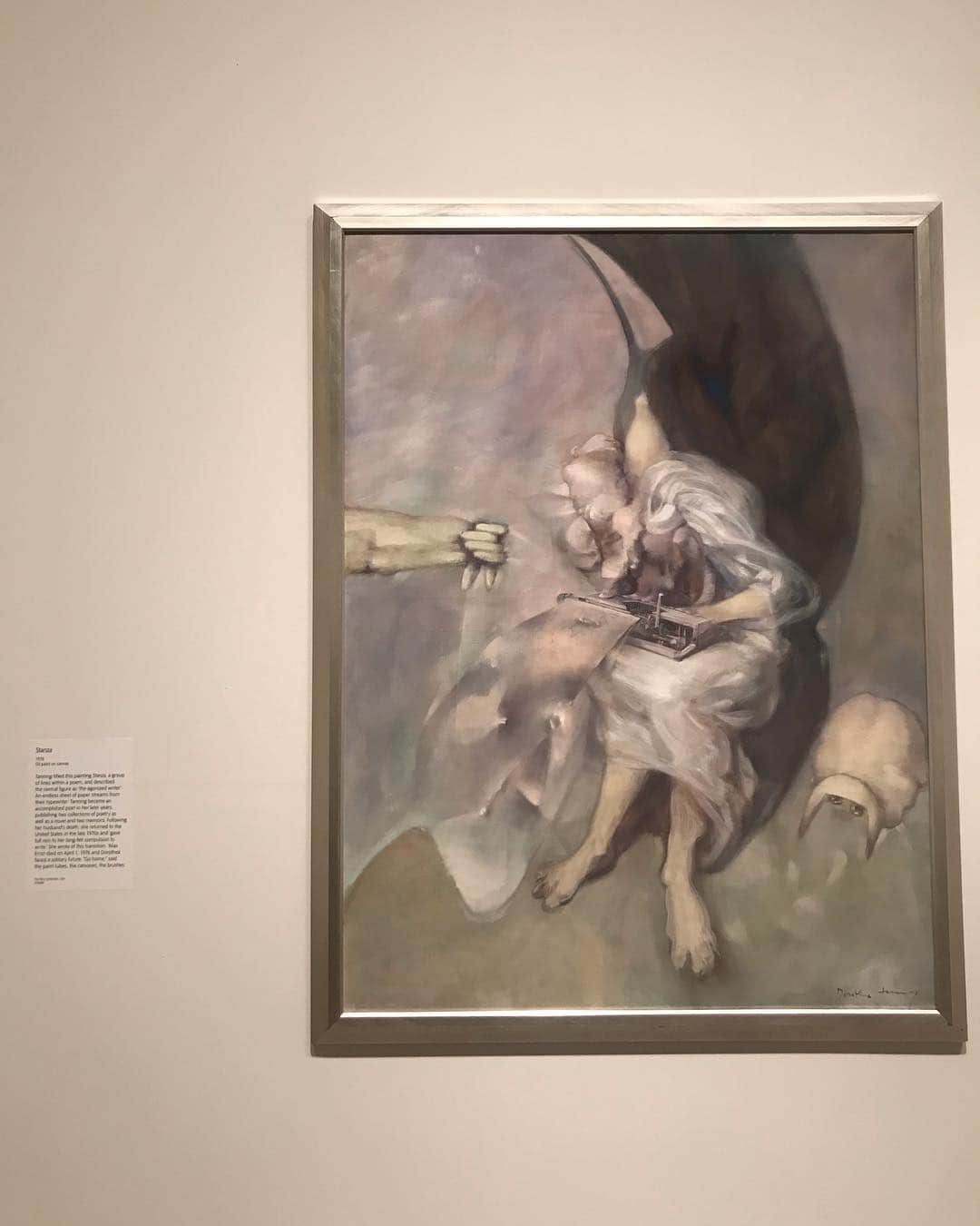 Rie fuさんのインスタグラム写真 - (Rie fuInstagram)「Dorothea Tanning @tate modern 👁 One if the best exhibitions I’ve seen recently. Her style has changed over the years, but after seeing the transition, I realized that seeing her artwork is like being inside a womb. シュルレアリズム画家マックス・エルンストの妻だったドロテア・タニング。個人的にここ最近観たエキシビションの中で一番ツボにハマった。自分の脳内を見てるような感覚にも。抽象画になっていったり、謎のぬいぐるみを作ったりスタイルが変わっていった彼女だが、一貫して感じたのは、女性の子宮の中にいるような感覚。#dorotheatanning #tatemodern #london #uk #art #installation #exhibition #surrealism #painting」3月30日 19時23分 - riefuofficial