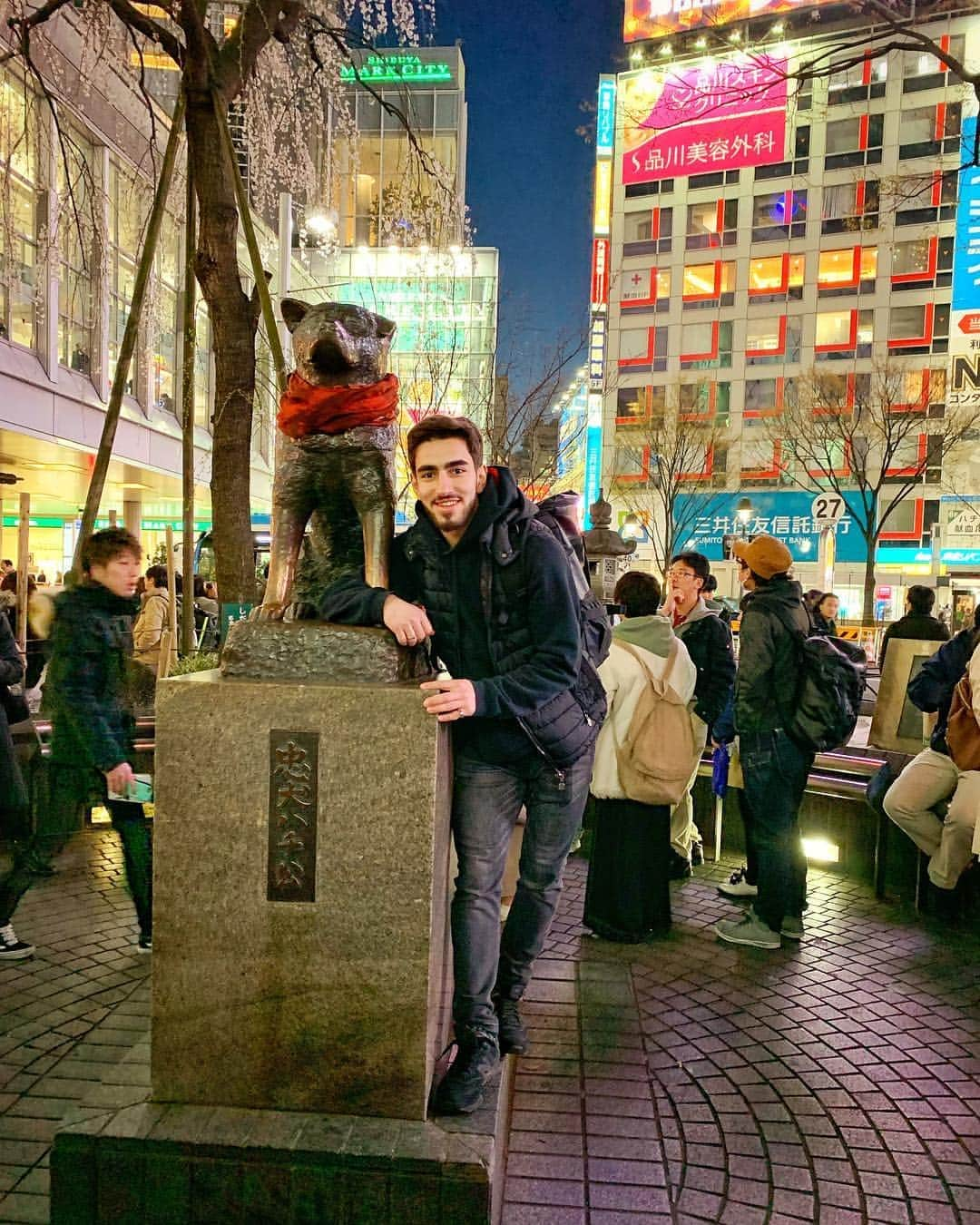 Slava Hayrapetyanのインスタグラム：「#Hachiko 🐕  #Japan 🇯🇵 #Tokyo ⛩」