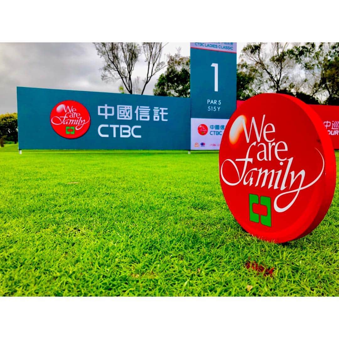 新井里茄さんのインスタグラム写真 - (新井里茄Instagram)「It was not the way I wanted to end but there was tons of positives and homework to bring back home! Thank you @clpga and CTBC for putting amazing golf tournament at beautiful golf course! Looking forward to play another event in May! #clpga#golf#golfer#tournament#golftour#chinatour#CTBC#doragonlakes#wearefamily#experience#worktodo#learning#improve#toughness#positive#attitude#practice#stepbystep#keepsmiling#friends#worldtravel#travel#fun#findyourjoy#hardwork#timetogrow」3月30日 19時31分 - rika.park