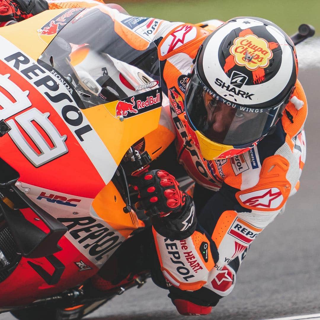 レプソル・ホンダのインスタグラム：「Eye of the tiger 👀 ⠀⠀⠀⠀⠀⠀⠀⠀⠀ #ArgentinaGP #JL99😈 #25RepsolHonda #Repsol #MotoGP #Honda #Racing #RepsolHonda #HRC #RC213V #JL99 #JorgeLorenzo #ThePowerOfDreams #Motorcycle #2019 #RoundTwo」