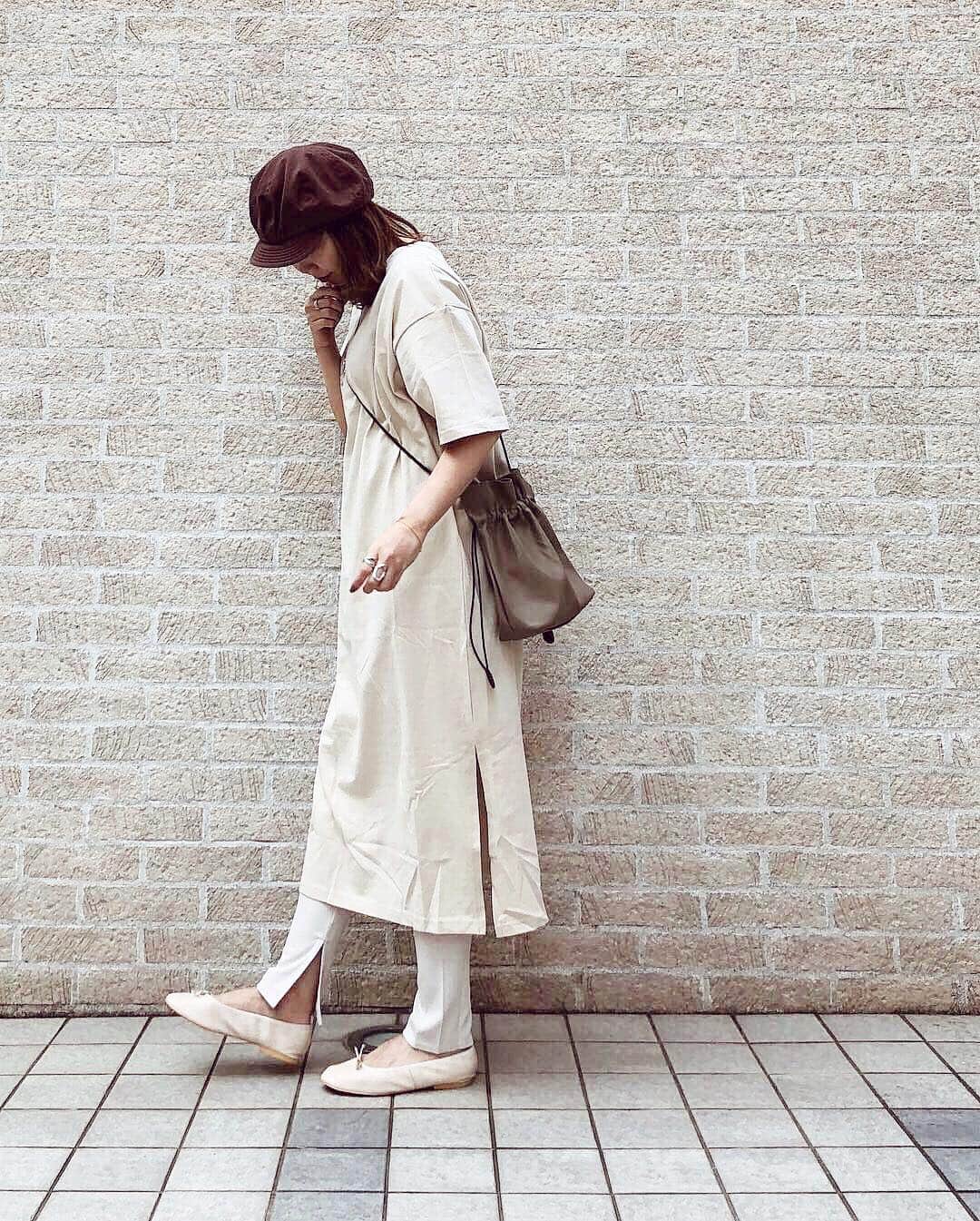 nanaさんのインスタグラム写真 - (nanaInstagram)「ㅤ ㅤ 2019.3.30 Sat #nanacoordinate 𓇼 ななコ 🐼ㅤ ㅤ ㅤ beige 𓇬 brown 𓃟𓃻 blogに詳しく書きます✎*。 ━━━━━☞blogへはtopからﾄﾍﾞﾏｽ𓅩𓂃 ㅤㅤ ㅤ ㅤ ｿﾛｿﾛTシャツﾜﾝﾋﾟを集めにかかりました𓂅 見つけたのは @honeysofficial のｱｸｾ付𓆸*ﾟ ﾍﾞｰｼﾞｭでｻｲﾄﾞｽﾘｯﾄも丈もﾒﾁｬｸﾁｬいい感じ𓀠𓀠𓀠 ｻﾗｯと着心地も良き𓃻 ㅤ ﾚｷﾞﾝｽは @uniqlo のん𓂬*ﾟ ㅤ 久しぶりのｷｬｽは @senseofgracetokyo のん𓋜 ｸﾘｯﾌﾟ📎の刺繍が可愛いねんｹﾄﾞ映ってへん𓀤𓀤𓀤 ﾏﾀｳﾂｼﾏｽ𓀿 ㅤ ㅤ 今日はｺﾚｶﾗ、ｼﾁｭｰとｱｽﾊﾟﾗﾍﾞｰｺﾝ巻き𓀠 ｼﾁｭｰ明日の分残るｶﾅ?? ㅤ ㅤ ㅤ  ㅤ #ワンピース #onepiece #honeys #ハニーズ #ハニマニ #pr #outfit #fashion #ootd #coordinate #大人カジュアル  #locari mery  #beaustagrammer  #シンプルコーデ #プチプラコーデ  #mineby3mootd #instafashion #fashionblogger #fashionista #데일리록 #코디 #옷스타그램 #멋스타그램 #穿搭 #오오티디  #패션스타그램일상 #楽天roomに載せてます #roomインフルエンサー」3月30日 19時44分 - nanapanda517