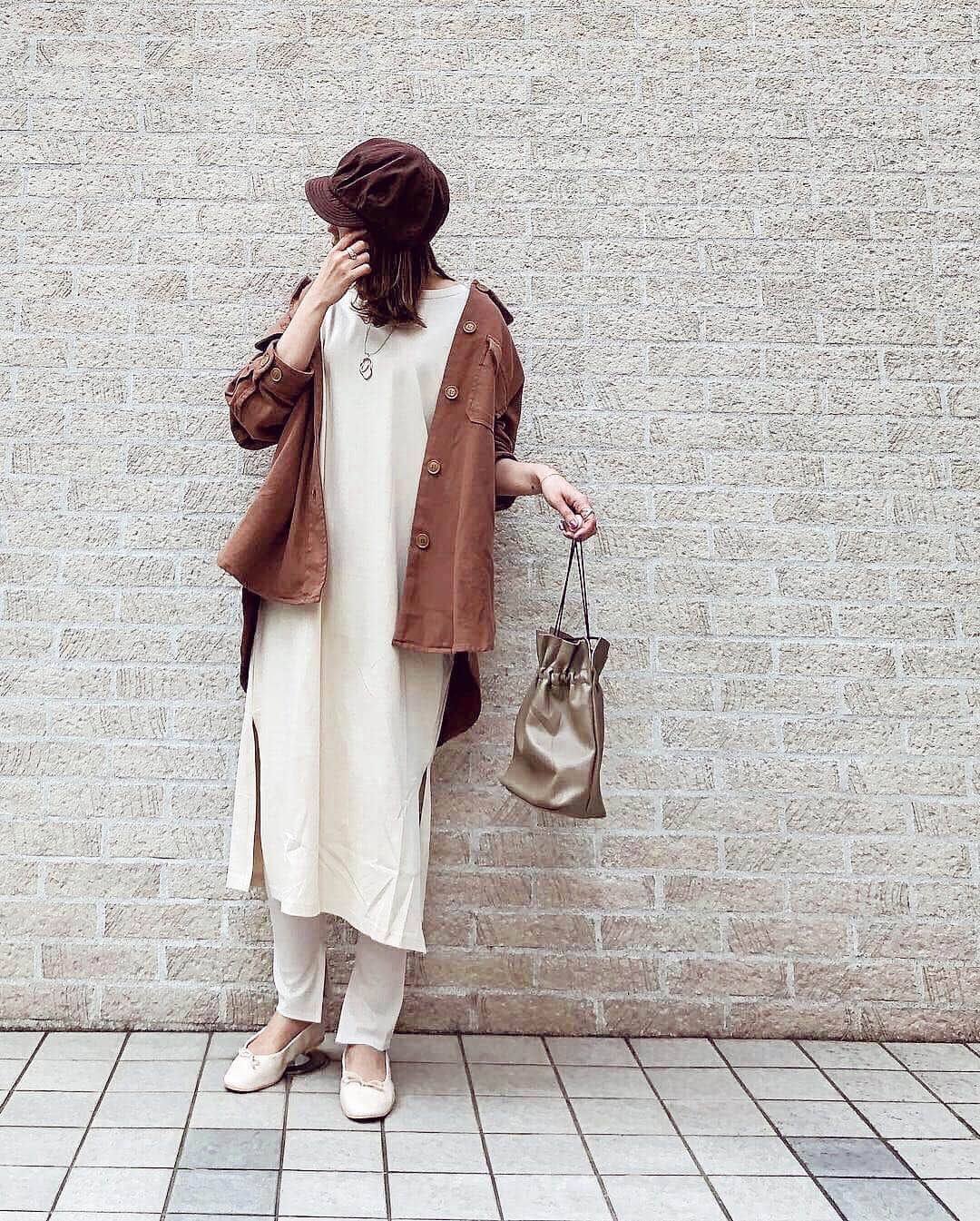 nanaさんのインスタグラム写真 - (nanaInstagram)「ㅤ ㅤ 2019.3.30 Sat #nanacoordinate 𓇼 ななコ 🐼ㅤ ㅤ ㅤ beige 𓇬 brown 𓃟𓃻 blogに詳しく書きます✎*。 ━━━━━☞blogへはtopからﾄﾍﾞﾏｽ𓅩𓂃 ㅤㅤ ㅤ ㅤ ｿﾛｿﾛTシャツﾜﾝﾋﾟを集めにかかりました𓂅 見つけたのは @honeysofficial のｱｸｾ付𓆸*ﾟ ﾍﾞｰｼﾞｭでｻｲﾄﾞｽﾘｯﾄも丈もﾒﾁｬｸﾁｬいい感じ𓀠𓀠𓀠 ｻﾗｯと着心地も良き𓃻 ㅤ ﾚｷﾞﾝｽは @uniqlo のん𓂬*ﾟ ㅤ 久しぶりのｷｬｽは @senseofgracetokyo のん𓋜 ｸﾘｯﾌﾟ📎の刺繍が可愛いねんｹﾄﾞ映ってへん𓀤𓀤𓀤 ﾏﾀｳﾂｼﾏｽ𓀿 ㅤ ㅤ 今日はｺﾚｶﾗ、ｼﾁｭｰとｱｽﾊﾟﾗﾍﾞｰｺﾝ巻き𓀠 ｼﾁｭｰ明日の分残るｶﾅ?? ㅤ ㅤ ㅤ  ㅤ #ワンピース #onepiece #honeys #ハニーズ #ハニマニ #pr #outfit #fashion #ootd #coordinate #大人カジュアル  #locari mery  #beaustagrammer  #シンプルコーデ #プチプラコーデ  #mineby3mootd #instafashion #fashionblogger #fashionista #데일리록 #코디 #옷스타그램 #멋스타그램 #穿搭 #오오티디  #패션스타그램일상 #楽天roomに載せてます #roomインフルエンサー」3月30日 19時44分 - nanapanda517