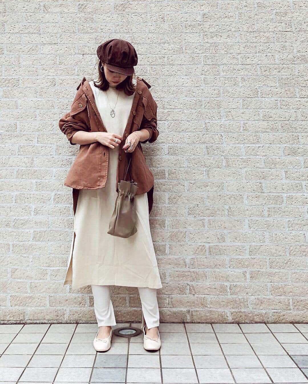 nanaさんのインスタグラム写真 - (nanaInstagram)「ㅤ ㅤ 2019.3.30 Sat #nanacoordinate 𓇼 ななコ 🐼ㅤ ㅤ ㅤ beige 𓇬 brown 𓃟𓃻 blogに詳しく書きます✎*。 ━━━━━☞blogへはtopからﾄﾍﾞﾏｽ𓅩𓂃 ㅤㅤ ㅤ ㅤ ｿﾛｿﾛTシャツﾜﾝﾋﾟを集めにかかりました𓂅 見つけたのは @honeysofficial のｱｸｾ付𓆸*ﾟ ﾍﾞｰｼﾞｭでｻｲﾄﾞｽﾘｯﾄも丈もﾒﾁｬｸﾁｬいい感じ𓀠𓀠𓀠 ｻﾗｯと着心地も良き𓃻 ㅤ ﾚｷﾞﾝｽは @uniqlo のん𓂬*ﾟ ㅤ 久しぶりのｷｬｽは @senseofgracetokyo のん𓋜 ｸﾘｯﾌﾟ📎の刺繍が可愛いねんｹﾄﾞ映ってへん𓀤𓀤𓀤 ﾏﾀｳﾂｼﾏｽ𓀿 ㅤ ㅤ 今日はｺﾚｶﾗ、ｼﾁｭｰとｱｽﾊﾟﾗﾍﾞｰｺﾝ巻き𓀠 ｼﾁｭｰ明日の分残るｶﾅ?? ㅤ ㅤ ㅤ  ㅤ #ワンピース #onepiece #honeys #ハニーズ #ハニマニ #pr #outfit #fashion #ootd #coordinate #大人カジュアル  #locari mery  #beaustagrammer  #シンプルコーデ #プチプラコーデ  #mineby3mootd #instafashion #fashionblogger #fashionista #데일리록 #코디 #옷스타그램 #멋스타그램 #穿搭 #오오티디  #패션스타그램일상 #楽天roomに載せてます #roomインフルエンサー」3月30日 19時44分 - nanapanda517