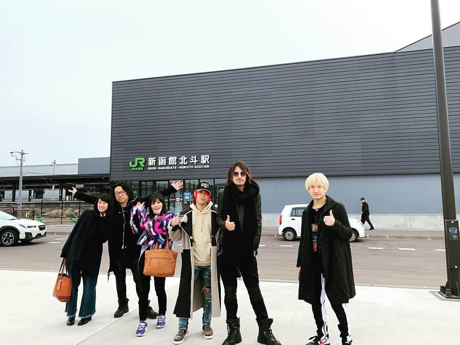 GLAYさんのインスタグラム写真 - (GLAYInstagram)「Journeyメンバー函館入り！！！ #GLAY #TAKURO #JWAM2019 #HAPPYSWING」3月30日 19時45分 - glay0525_official