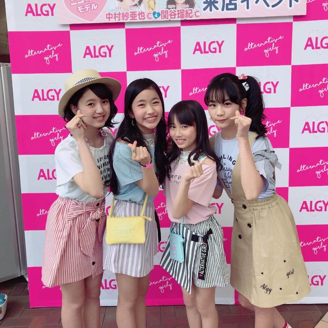 ALGY 【alternative + girly ＝ ALGY 】さんのインスタグラム写真 - (ALGY 【alternative + girly ＝ ALGY 】Instagram)「. 🌈モデル来店イベント🌈 . ALGY GIRLSのあなん©あいか©がお手伝いに来てくれました🐻❤️ . 6期ALGY GIRLS募集の告知も👌 4/4(木)必着だよ⭐︎ . #ALGY#アルジー#ニコプチ#プチモ#中村紗亜也 ちゃん#関谷瑠紀 ちゃん #algyあべのキューズモール店#大阪 #algygirlsあなん#algygirlsあいか  明日はALGYイオンレイクmori店🌈」3月30日 20時03分 - algy_official