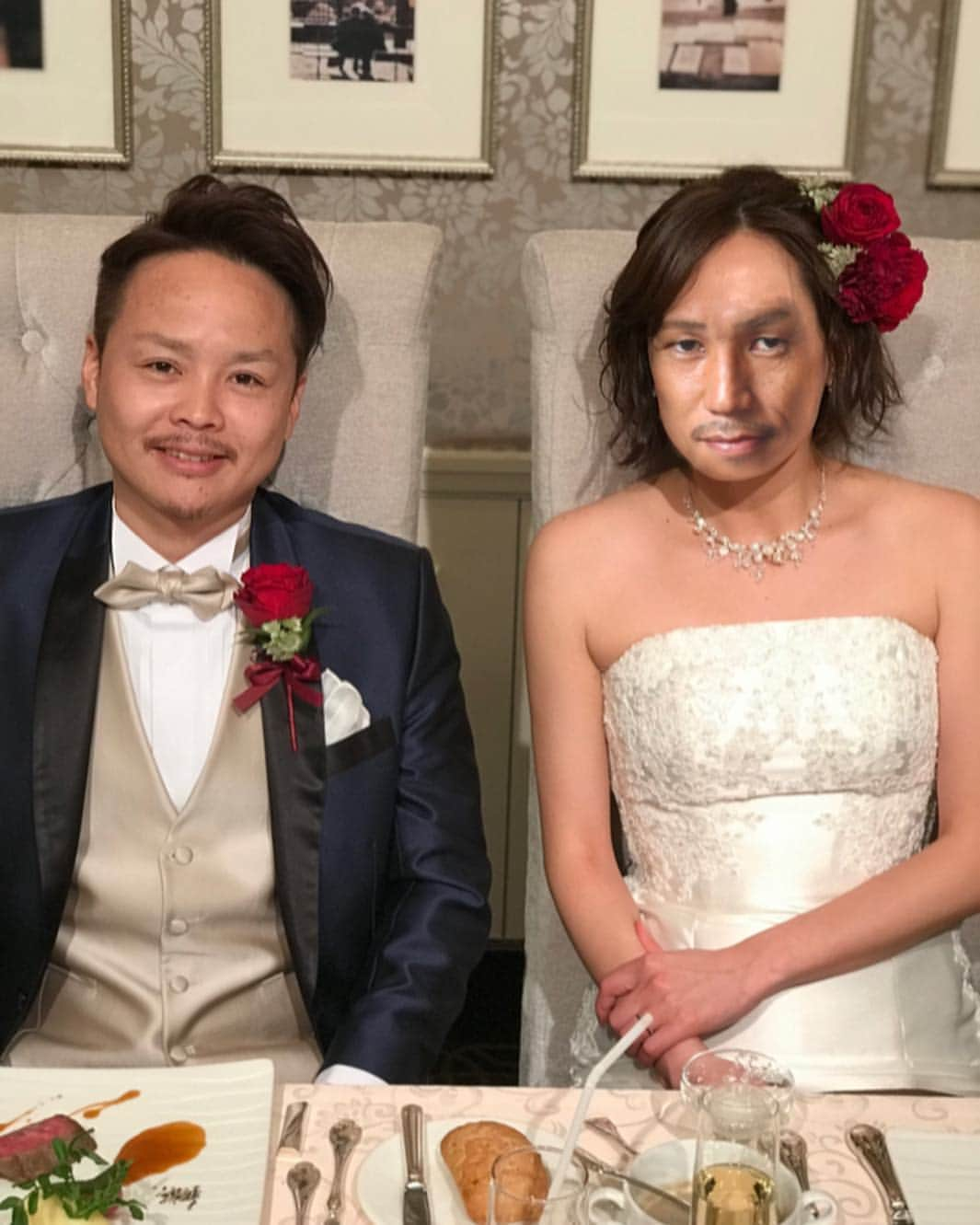 城戸康裕さんのインスタグラム写真 - (城戸康裕Instagram)「今日は友達の結婚式💒✨ ・ 18歳の時に一緒のパチ屋でバイトしてた時から、ずっと仲良いメンバー😄 ・ めでたいめでたい🎉 ・ #俺黒すぎ笑 #加工したらうまく顔ハマった笑 @diviner_official #wedding」3月30日 19時58分 - yasuhiro.kido