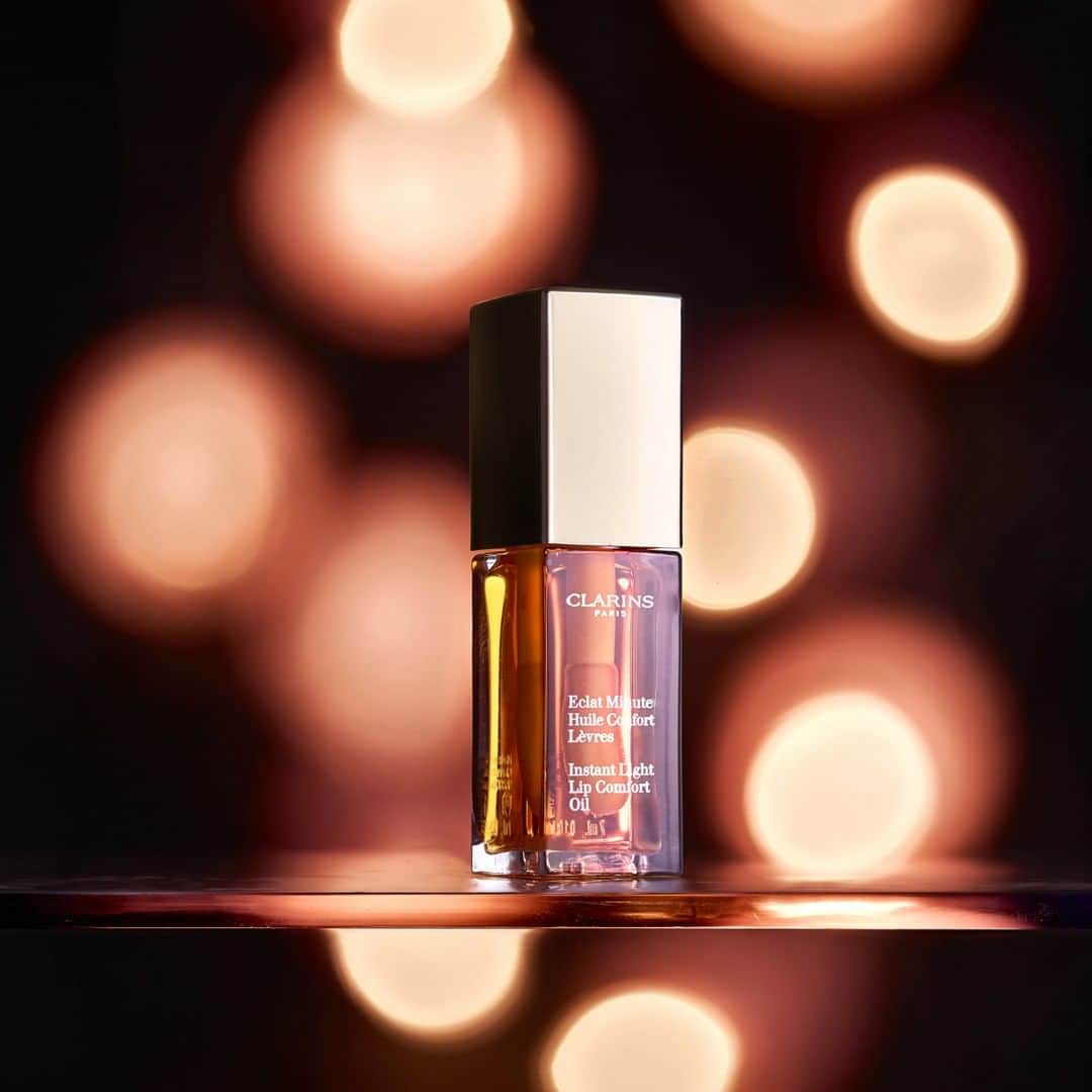 ClarinsUKさんのインスタグラム写真 - (ClarinsUKInstagram)「A star in its own right 🌟 Inspired by our luxurious face and body treatment oils, Lip Comfort Oils are rich in plant-based extracts, delivering deep hydration and shine to lips for long lasting care. 💋 #SealedWithAKiss #ItsAllAboutYou . . . . . . . . . . . . . . . #lipoil #lipcare #lipmakeup #lipgloss #clarinsmakeup #lipcomfortoil #makeupaddict #makeupjunkie #addictedtomakeup #glossylips #hydratedlips」3月30日 20時05分 - clarinsuk