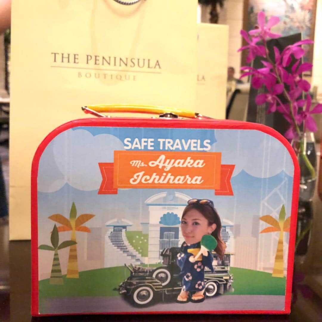市原彩花さんのインスタグラム写真 - (市原彩花Instagram)「The Peninsula Manila🧸 . マニラの大都会、#マカティ にある#ペニンシュラマニラ 開放感が素晴らしいホテルを#ペニンシュラベア と散策🧸✨ サプライズで写真入りのランチボックスまで作ってくれて、おもてなしに大感激でした😚💕 #もっと楽しいフィリピン#フィリピンファンセール#flytomorefun#cebtravelsquadjapan#フィリピン#philippines#マニラ#海外ホテル#高級ホテル#ラグジュアリーホテル#luxuryhotel#makati#manila#thepeninsulamanila#penmoments#モデル#model」3月30日 20時07分 - ayaka_ichihara