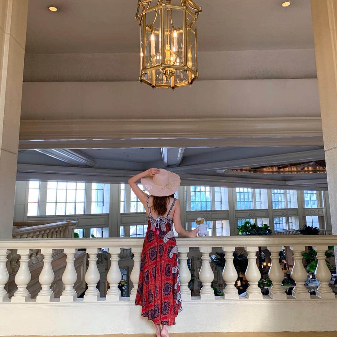 市原彩花さんのインスタグラム写真 - (市原彩花Instagram)「The Peninsula Manila🧸 . マニラの大都会、#マカティ にある#ペニンシュラマニラ 開放感が素晴らしいホテルを#ペニンシュラベア と散策🧸✨ サプライズで写真入りのランチボックスまで作ってくれて、おもてなしに大感激でした😚💕 #もっと楽しいフィリピン#フィリピンファンセール#flytomorefun#cebtravelsquadjapan#フィリピン#philippines#マニラ#海外ホテル#高級ホテル#ラグジュアリーホテル#luxuryhotel#makati#manila#thepeninsulamanila#penmoments#モデル#model」3月30日 20時07分 - ayaka_ichihara