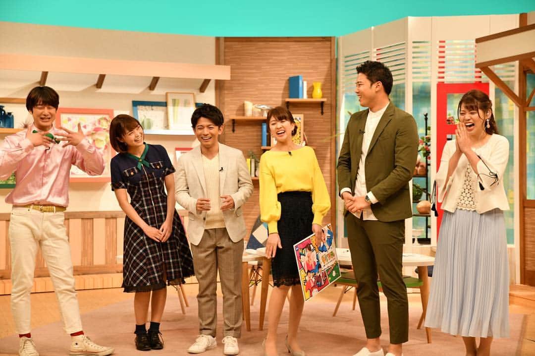 三石佳那さんのインスタグラム写真 - (三石佳那Instagram)「ㅤㅤㅤㅤㅤㅤㅤㅤㅤㅤㅤㅤㅤㅤㅤㅤㅤㅤㅤㅤㅤㅤㅤㅤㅤㅤㅤㅤㅤㅤㅤㅤㅤㅤㅤㅤㅤㅤㅤㅤㅤㅤㅤㅤㅤㅤㅤㅤㅤㅤㅤㅤㅤㅤㅤㅤㅤㅤㅤㅤ ３月末をもちまして、﻿ ３年間担当した﻿ ＢＳＮテレビ「水曜見ナイト」﻿ 卒業しました。﻿ ﻿ 県内、県外と様々なところを取材させていただき、最後の一年は生中継を担当しました。﻿ ﻿中継が終わると、お店に鳴りひびく電話の音は　この中継が誰かに伝わったんだなとダイレクトに感じ、嬉しくなる瞬間でした。﻿ ﻿視聴者のみなさま、スタッフのみなさん 本当にありがとうございました。﻿ ﻿ ﻿ 9年目を迎える水曜見ナイトは﻿ 後輩の林アナ(@rise_hayashi )にバトンタッチ！ ﻿ ﻿ ﻿ そして…﻿ ﻿ この春からは　﻿ BSNテレビ「なじラテ」﻿ 土曜日お昼の2時間番組 ＭＣを担当させていただきます。﻿ ﻿ 幼い頃、土曜日に放送していた﻿ 地元の番組を家族とのんびりみて﻿ 紹介された場所やお店に﻿ お出かけをするのが大好きでした。﻿ ﻿  そんな外にでるキッカケをつくってくれた番組のように﻿ ﻿ みなさんの新潟生活が もっともっともっと楽しくなる情報を お届けしていきますよ。  ㅤㅤㅤㅤㅤㅤㅤㅤㅤㅤㅤㅤㅤㅤㅤ どうぞ、よろしくお願いします！ ﻿ ㅤㅤㅤㅤㅤㅤㅤㅤㅤㅤㅤㅤㅤㅤㅤ ㅤㅤㅤㅤㅤㅤㅤㅤㅤㅤㅤㅤㅤㅤㅤ 新潟のみなさ～～～～ん、﻿ ㅤㅤㅤㅤㅤㅤㅤㅤㅤㅤㅤㅤㅤㅤㅤ 来週の土曜日のお昼、見てくれるカナ？ ﻿  ㅤㅤㅤㅤㅤㅤㅤㅤㅤㅤㅤㅤㅤㅤㅤㅤㅤㅤㅤㅤㅤㅤㅤㅤㅤㅤㅤㅤㅤㅤ  #水曜見ナイト#なじラテ#negicco#アナウンサー#三石佳那#新潟#niigata#BSN#テレビ#卒業#新潟グルメ」3月30日 20時13分 - mitsuishi_kana_bsn