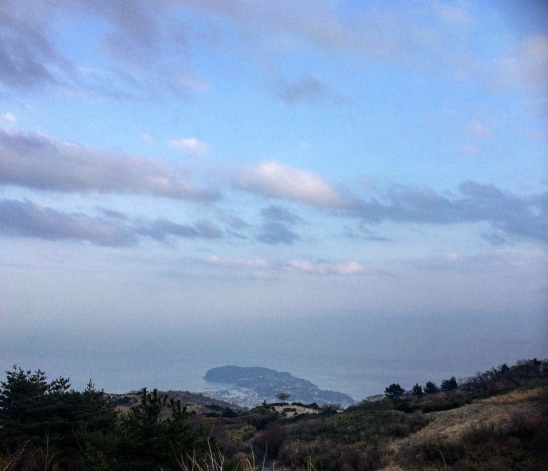 池内万作さんのインスタグラム写真 - (池内万作Instagram)「久しぶりに高いところから真鶴半島を♪ ここは気持ちいいね。 #空でした」3月30日 20時11分 - mandeshita