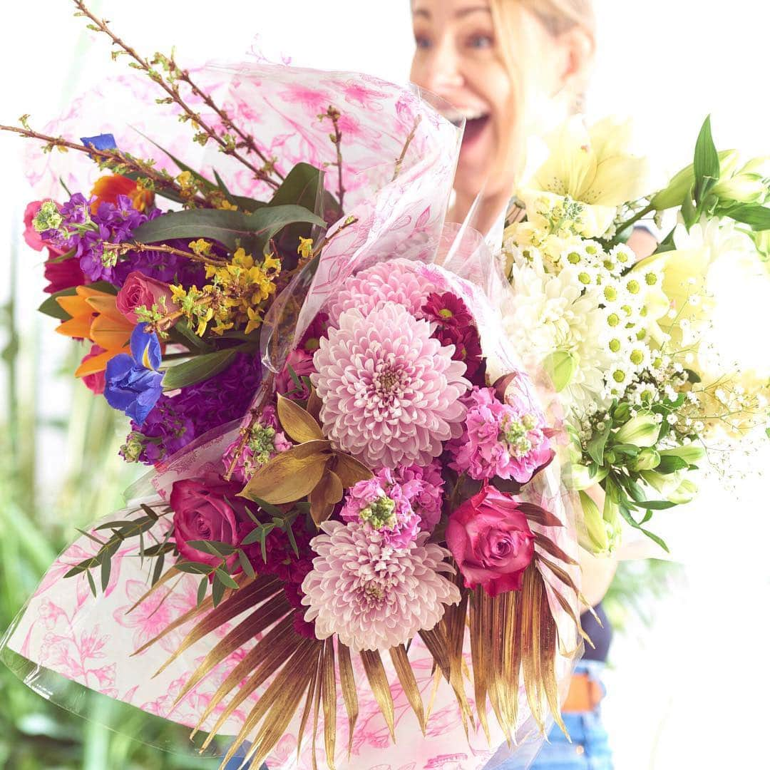 Nextさんのインスタグラム写真 - (NextInstagram)「You can still say #IOUMum with flowers - just be sure to order before 3pm TODAY! 💐 Order now for FREE UK delivery by tapping the link on our profile. #mum #mothersday #flowers #gifts #gifting #bouquet #giftsforher #nextflowers」3月30日 20時16分 - nextofficial