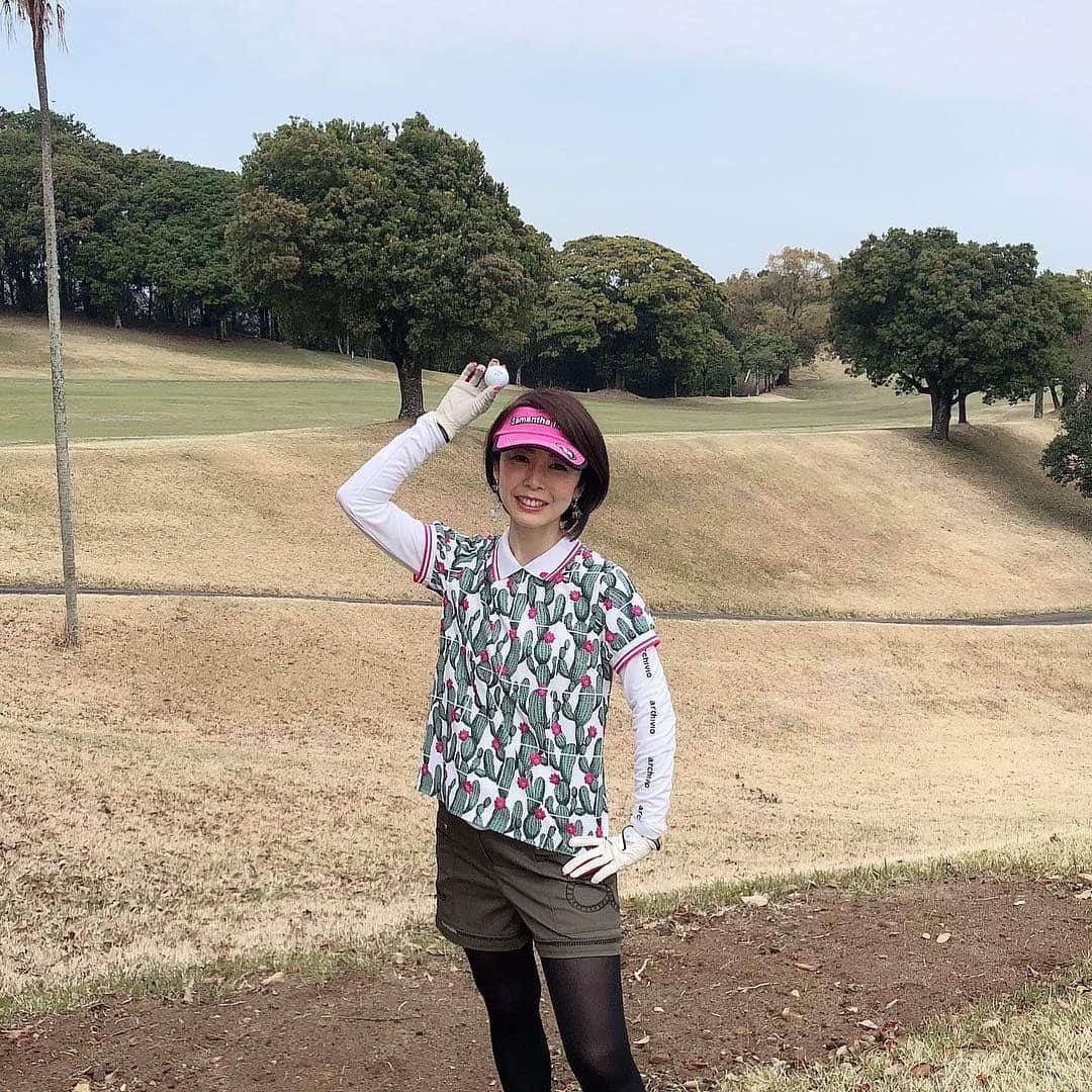 宮崎宣子さんのインスタグラム写真 - (宮崎宣子Instagram)「宮崎ゴルフ⛳️🏌️‍♀️ 美々津カントリークラブへ💓 ここは本当に難しいです😭 朝は涼しかったのに、すぐに20度越え🏌️‍♀️ 海を見下ろしながらのゴルフは最高ですよー🏝 桜が少し咲いてました🌸  I played golf in Miyazaki prefecture.  #宮崎ゴルフ #桜ゴルフ #美々津カントリークラブ #ゴルフ女子 #ゴルフウェア #アルチビオ #アルチビオコーデ #golf #golfgirl #golfwear #archivio #golflover #miyazakigolf」3月30日 20時20分 - miyazaki_nobuko