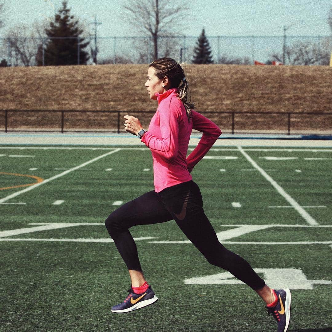 メリッサ・ビショップさんのインスタグラム写真 - (メリッサ・ビショップInstagram)「Because Saturday’s are for sweating .  #justdoit #nike #nikerunning #yabish #sweatsesh #pegasus35 #momback #comeback 📷 @maxgravina」3月30日 20時26分 - melissacorinneb