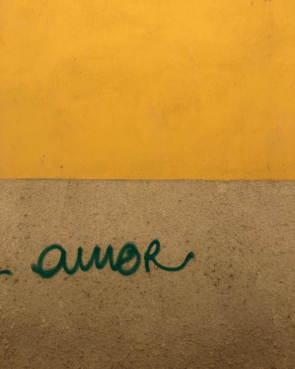 サラ・カルボネロさんのインスタグラム写真 - (サラ・カルボネロInstagram)「Para todo el fin de semana . ¿A quién etiquetas?  #nohaymás #sábadosdepaseo #Porto #slowlife」3月30日 20時36分 - saracarbonero